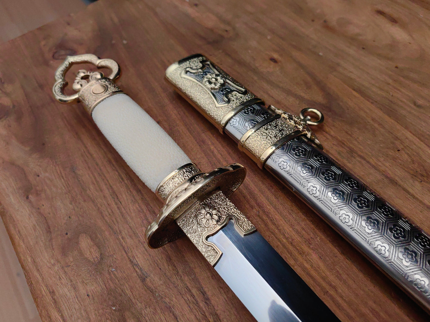 Winter Plum Jian (傲雪寒梅剑) – Hand-Forged Chinese Sword with Stainless Steel Scabbard